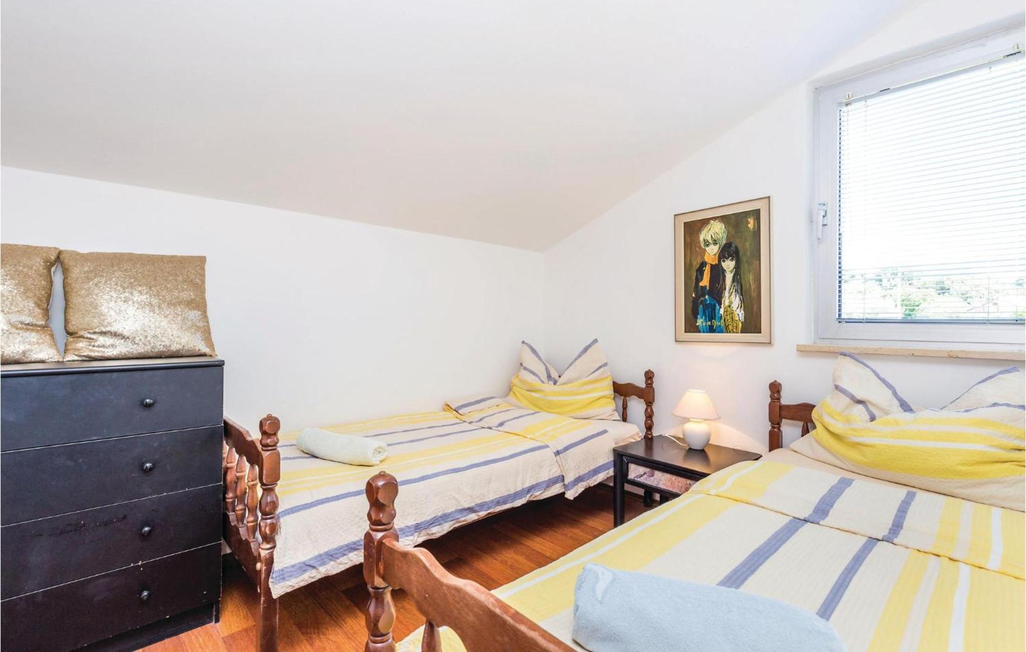 Lovely Apartment In Kampor With Kitchen Exteriér fotografie